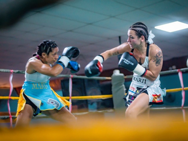 Empate de Mariana L�pez y triunfos de locales en el festival de boxeo